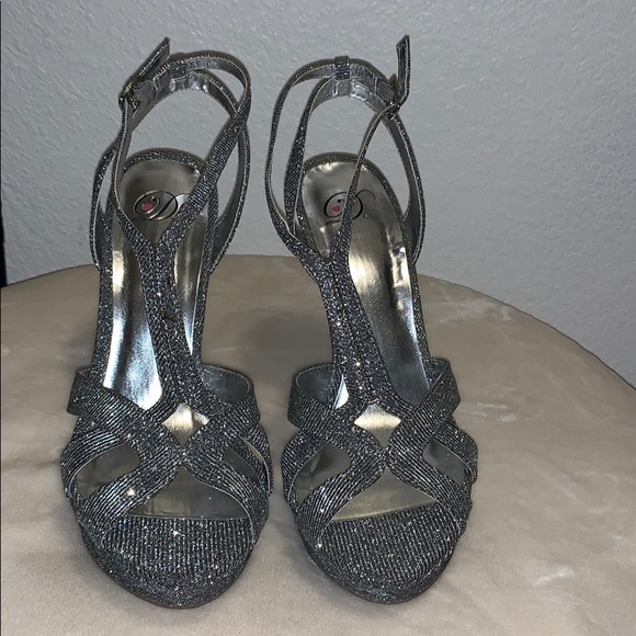 silver/black high heels - Picture 5 of 5
